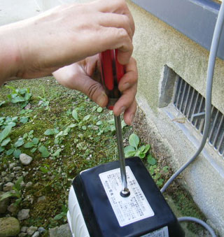 ブロアーのメンテナンス(ネジ式タイプ)